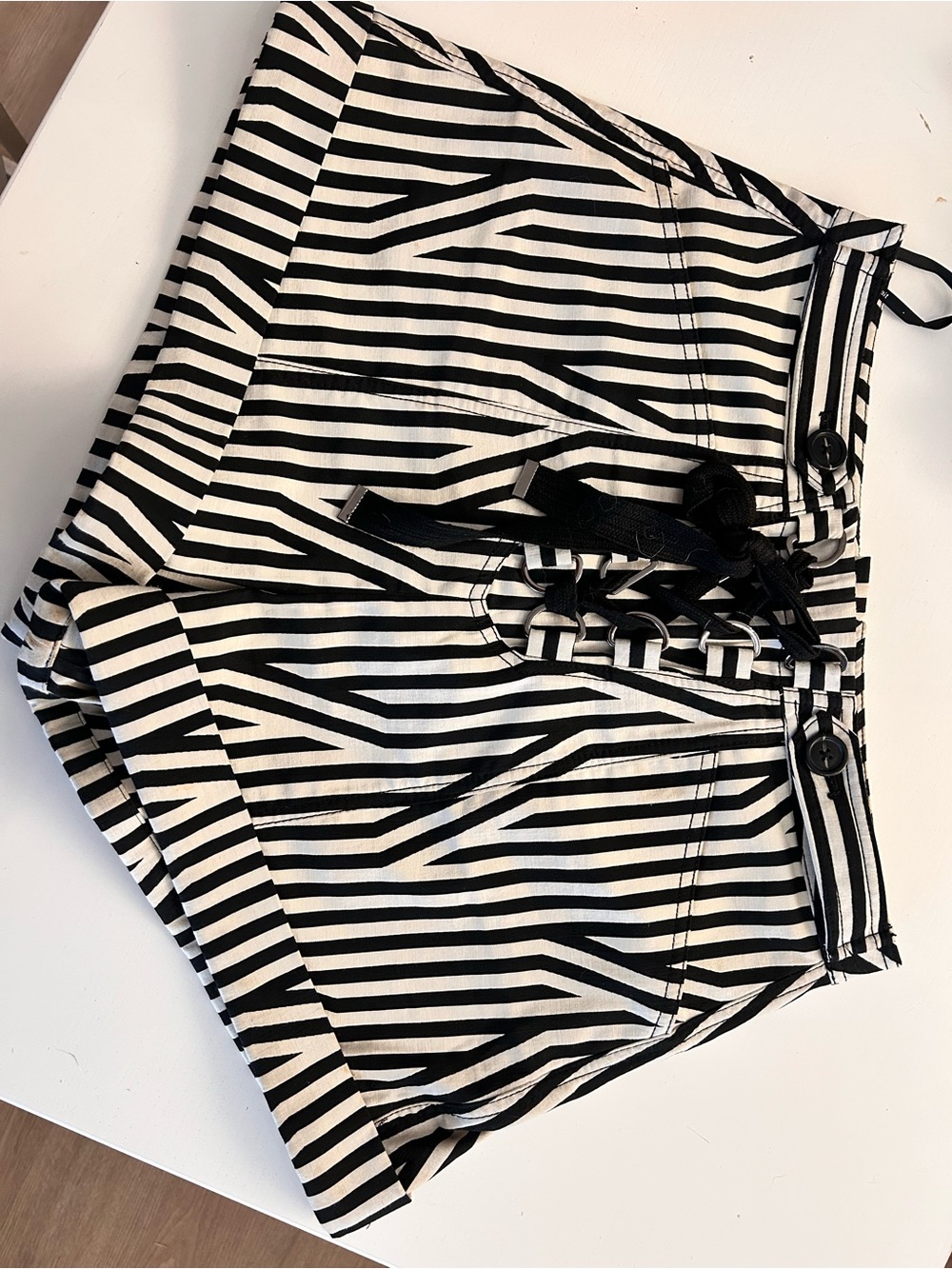 Self-Portrait Black & White Striped Lace-Up Women’s Shorts size 8